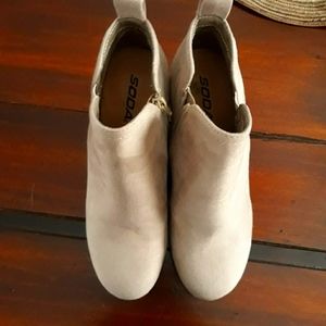 Buckle soda wedge heel size 9